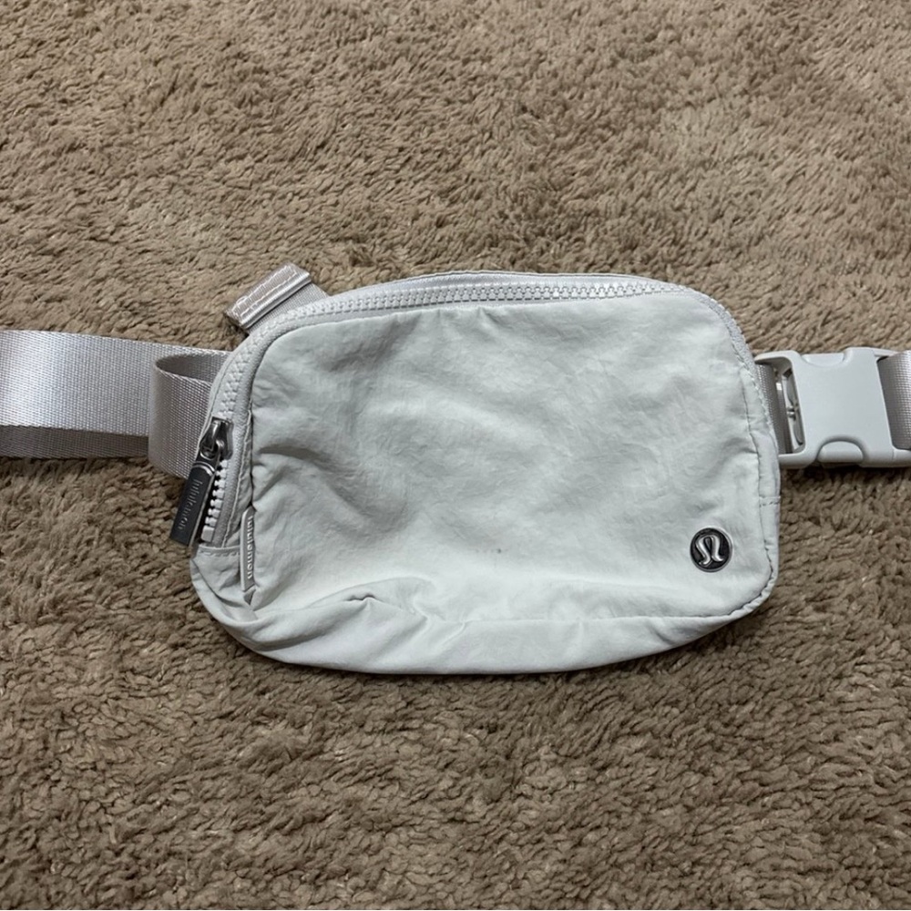 White Opal Everywhere Belt Bag Lululemon 1L